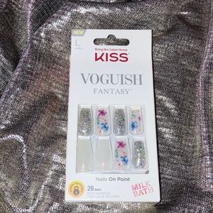 Kiss Press-On Nails 1 pack Gel Fantasy Voguish Long Length Floral Silver